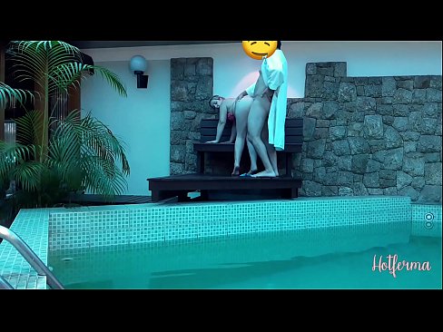 ❤️ Boss xizmetkarê vedixwîne hewzê, lê nikarî li ber germiyekê bisekine ❤️ Vîdyoyê qijk  li porno ku.pornmega-com.ru ﹏