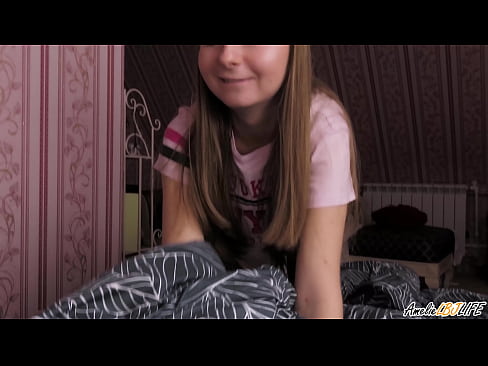 ❤️ Blondie BFF-ya xwe bi kûr dimije û di devê xwe de diqelişe ❤️ Vîdyoyê qijk  li porno ku.pornmega-com.ru ﹏