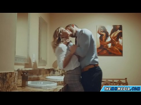 ❤️ Gava ku blondeyek busty we di nav hewşek gelemperî de dixapîne ❤️ Vîdyoyê qijk  li porno ku.pornmega-com.ru ﹏
